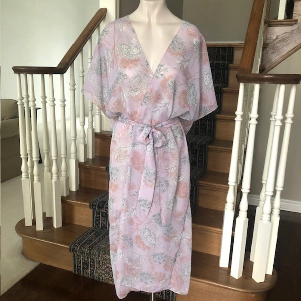 SALE - Sheer Beach / Swim Wrap / Cover-Up / Robe, Lilac Floral